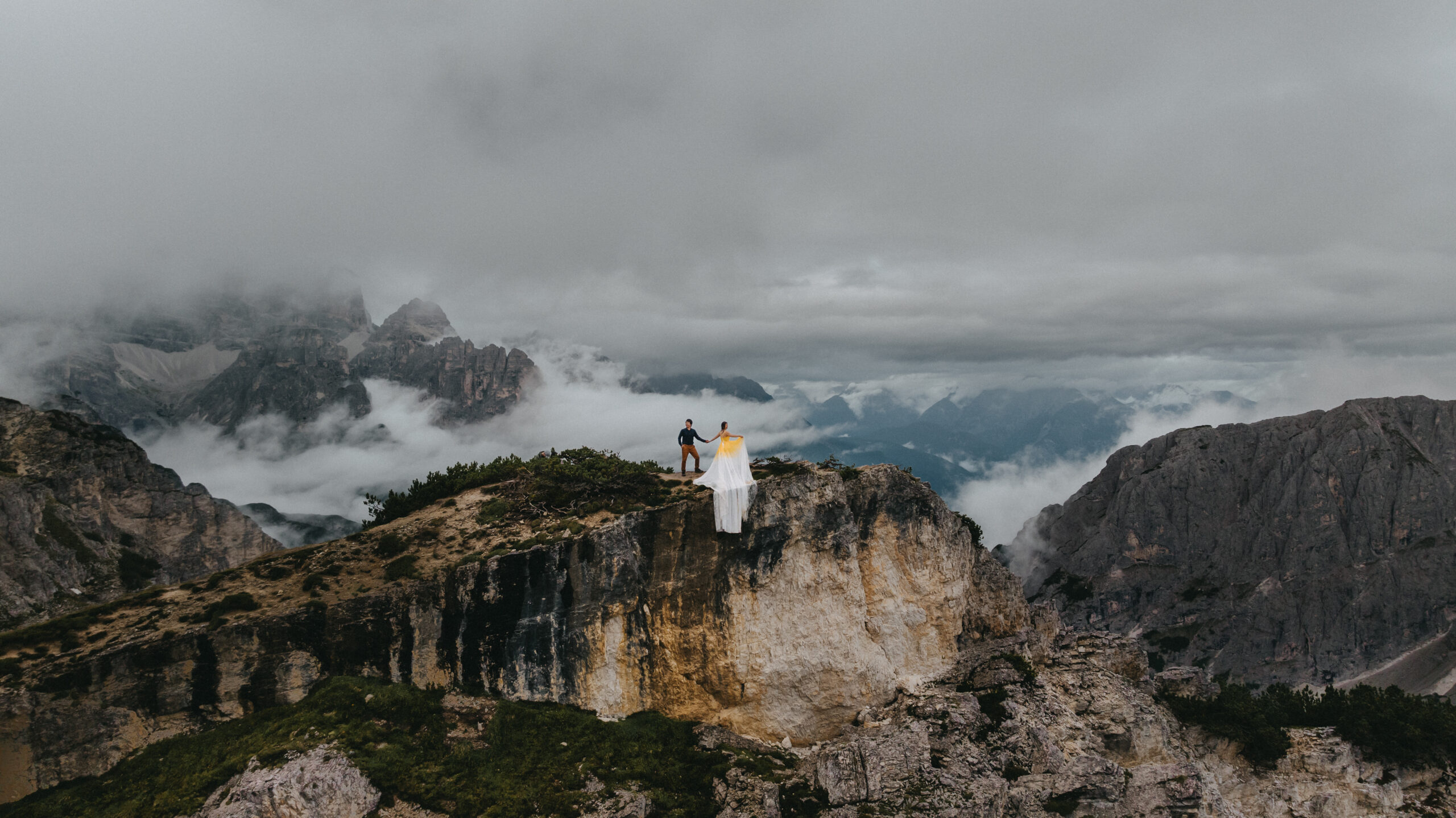 A cloudy pre wedding photoshoot in the Dolomites